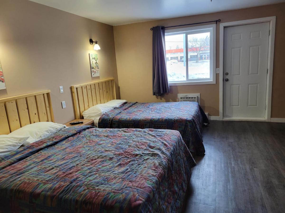 Lakewood Inn 100 Mile House Eksteriør billede