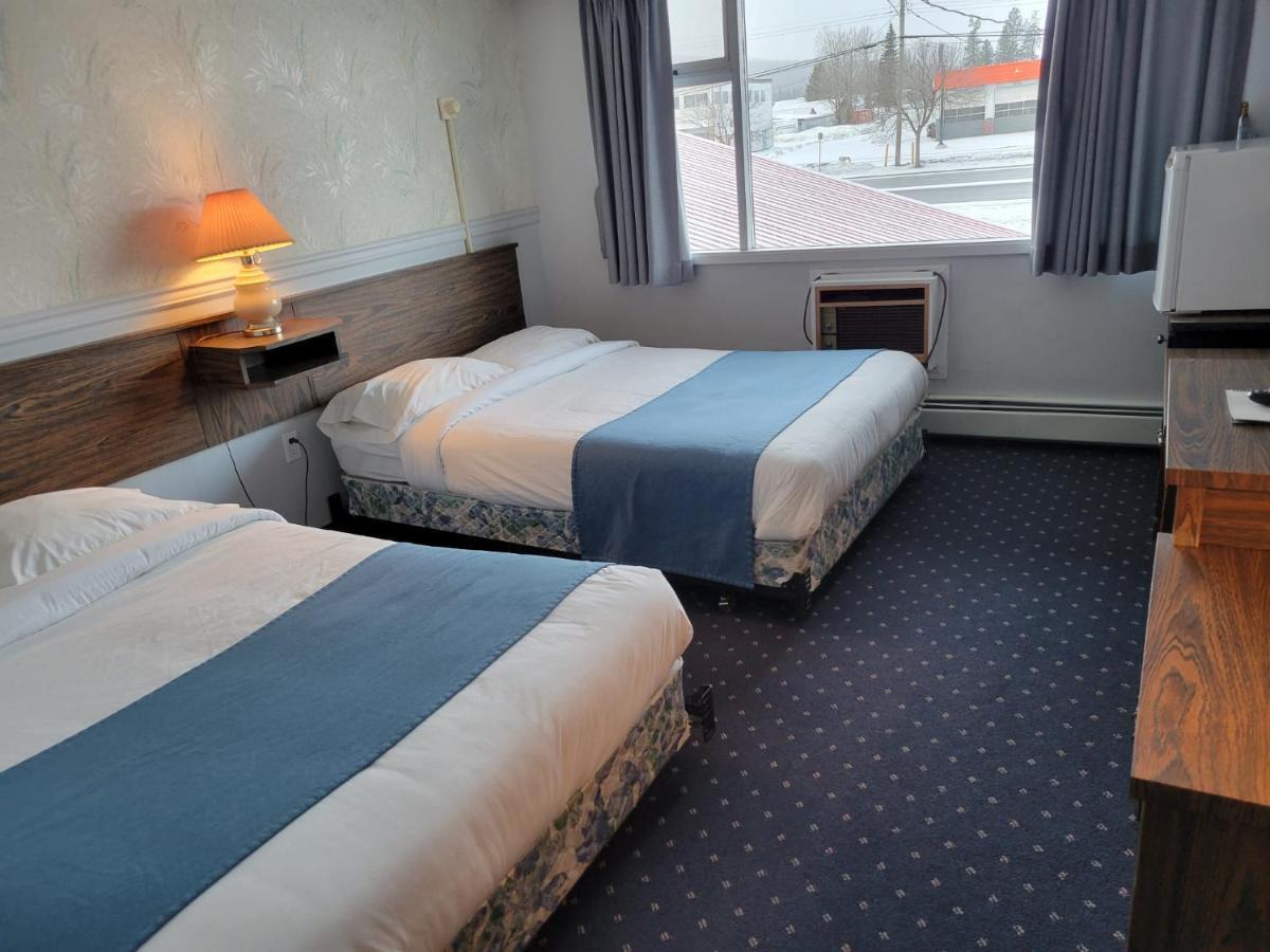 Lakewood Inn 100 Mile House Eksteriør billede