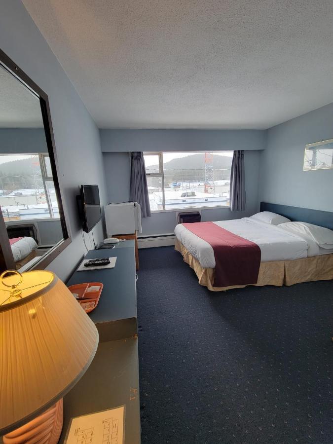 Lakewood Inn 100 Mile House Eksteriør billede