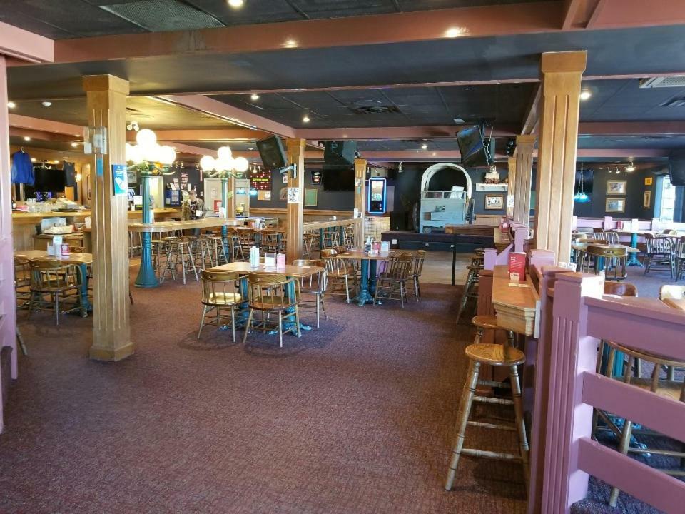 Lakewood Inn 100 Mile House Eksteriør billede
